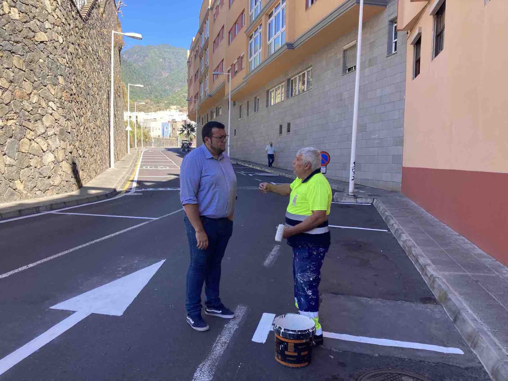 Santa Cruz de La Palma gana cuarenta aparcamientos con la reordenación del tráfico en la calle Vega Monroy