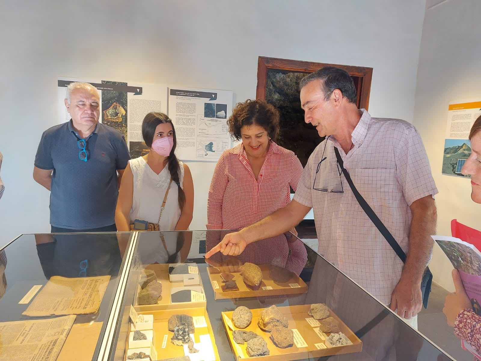El Cabildo y la Sociedad La Investigadora presentan la exposición ‘Contribución al conocimiento de la Geología de La Palma’