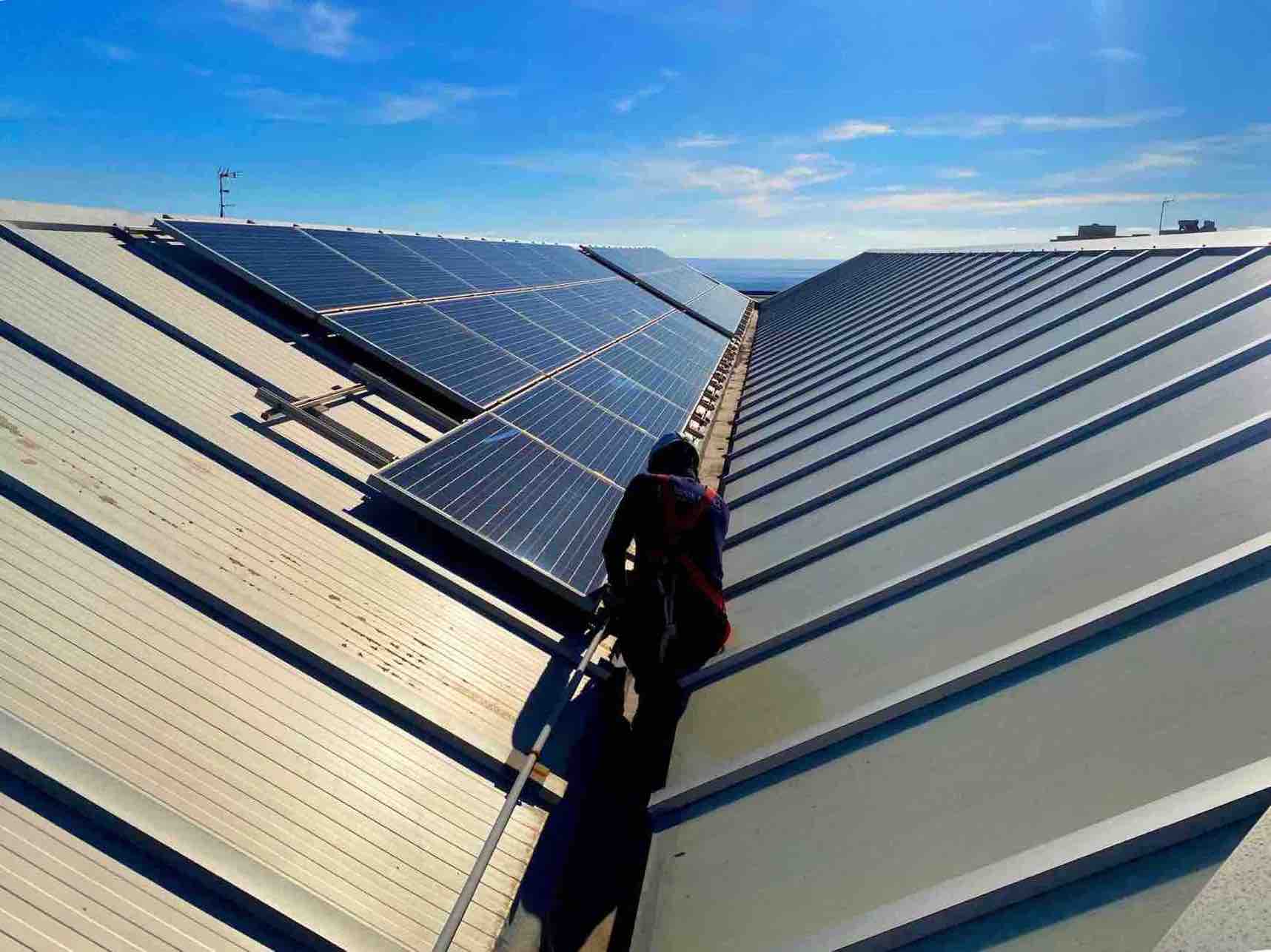 El Ayuntamiento de Santa Cruz de La Palma pone en funcionamiento la instalación fotovoltaica del Pabellón Roberto Estrello