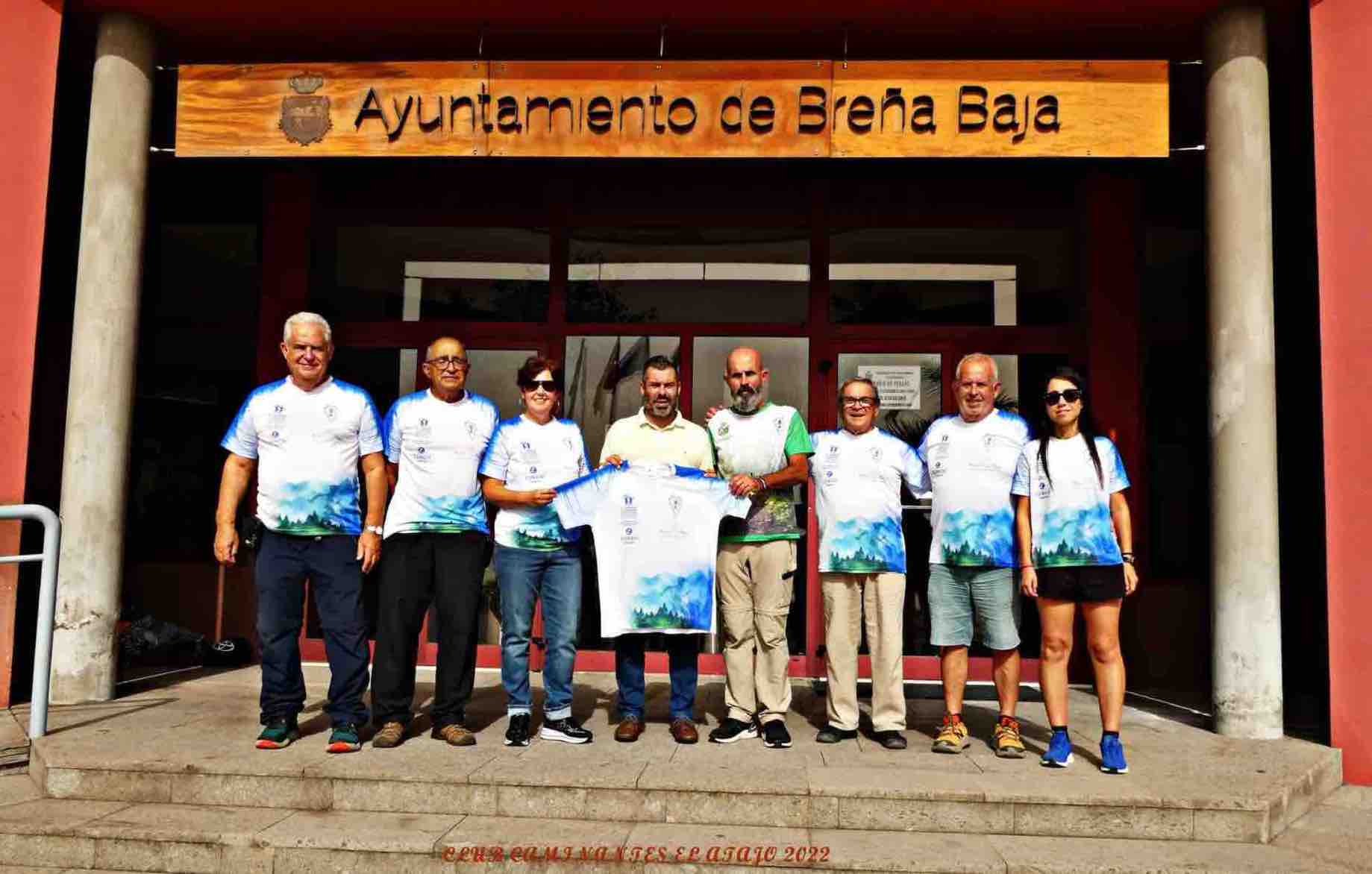 En el día de ayer se presentó en el Ayuntamiento de Breña Baja, la nueva camiseta que portará el equipo de corredores de Caminantes El Atajo, el cual pertenece a este municipio