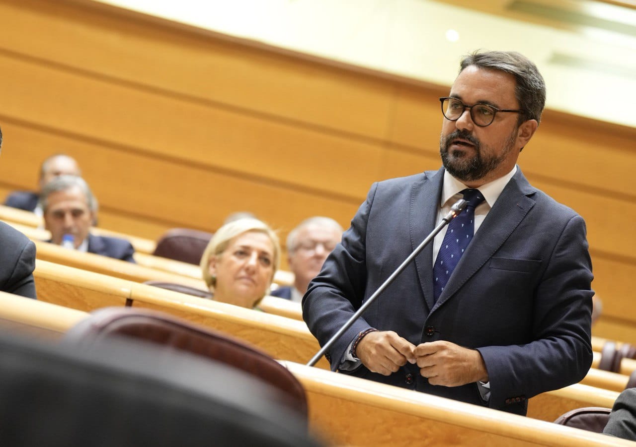Antona solicita la comparecencia de la ministra de Transportes para que explique en el Senado el “alarmante” incremento del coste de los vuelos a Canarias