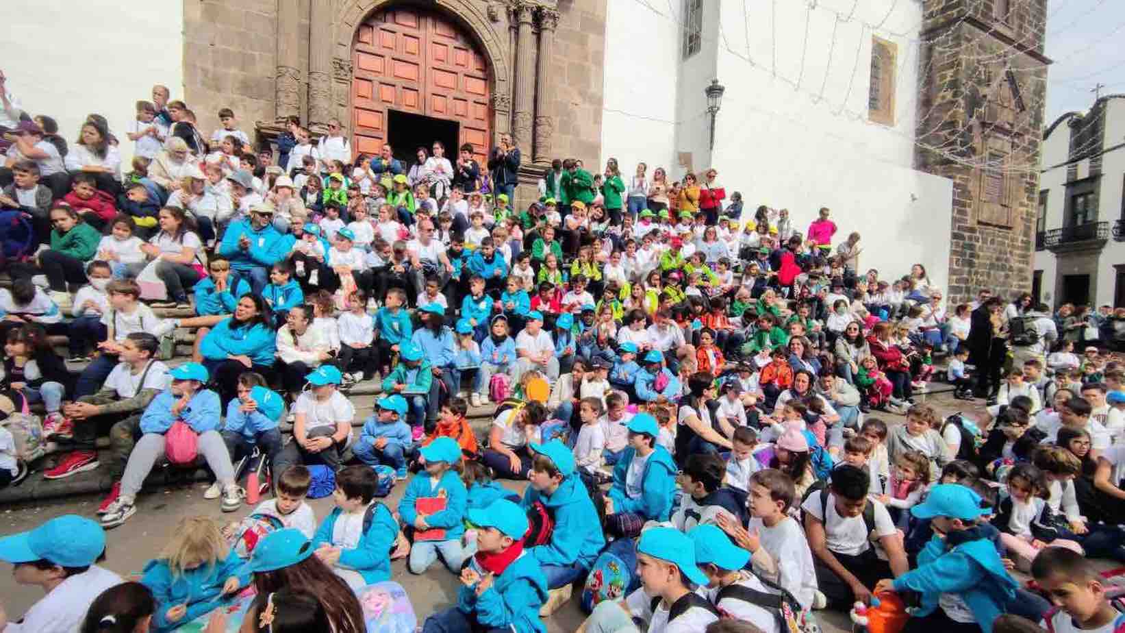Santa Cruz de La Palma acoge la marcha por la paz de las escuelas unitarias de la isla