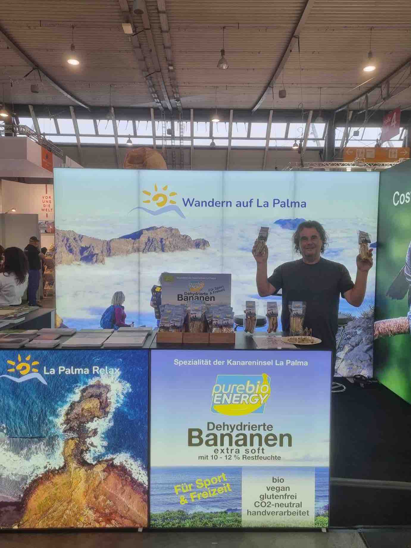 La Palma Travel utiliza plátanos ecológicos  deshidratados para promocionar la isla en la mayor feria de turismo de Alemania