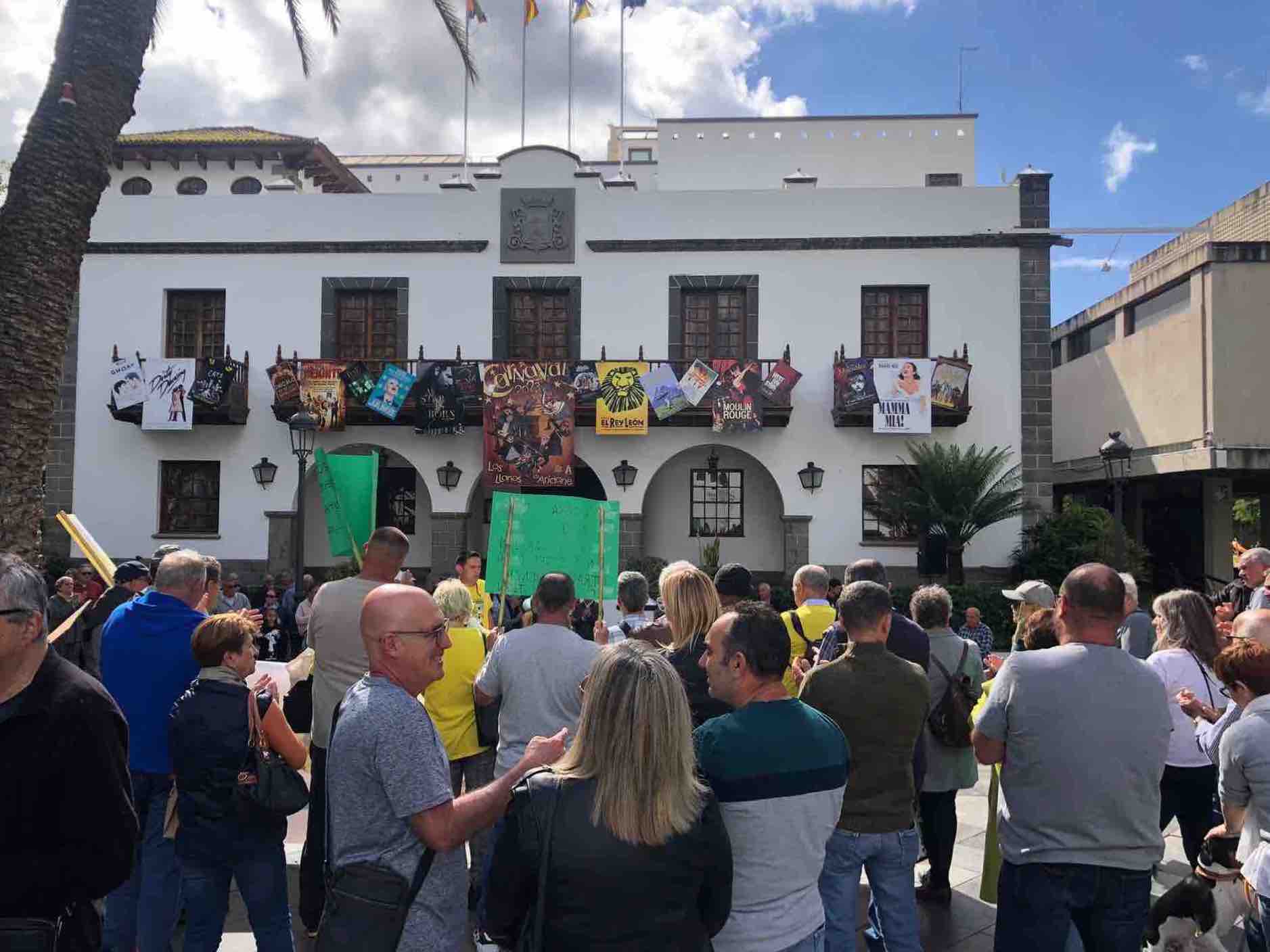 Unos 600 plataneros protestan contra los abusivos precios de agua y abonos, y exigen a las cooperativas que ayuden a abaratar los costes