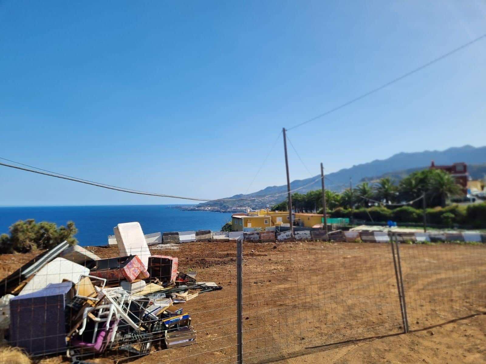 Tony Acosta: “El barrio de Mirca se ha convertido en el deposito de enseres del ayuntamiento de Santa Cruz de La Palma”