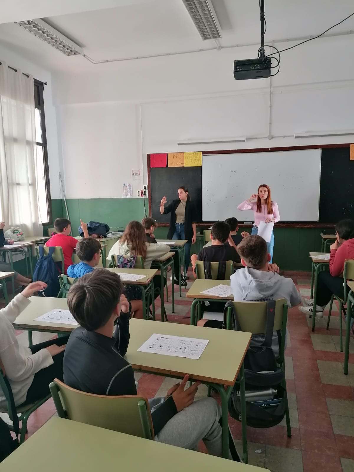 Educación promueve el aprendizaje de la lengua de signos española entre escolares de La Palma