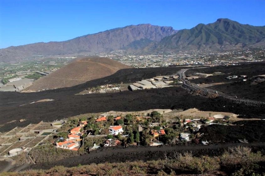 La Consejería de Obras Públicas, Transportes y Vivienda concede las primeras ayudas complementarias de 30.000 euros a los afectados del volcán que perdieron su casa