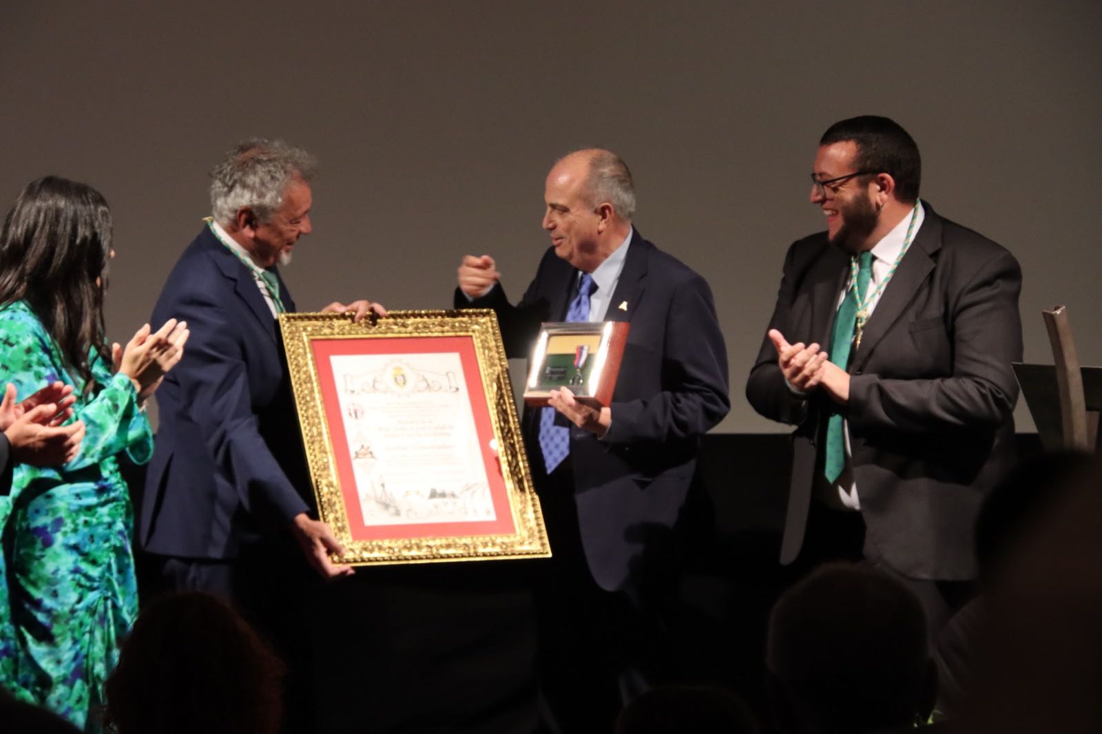 La sociedad La Investigadora recibe la medalla de la ciudad de Santa Cruz de La Palma