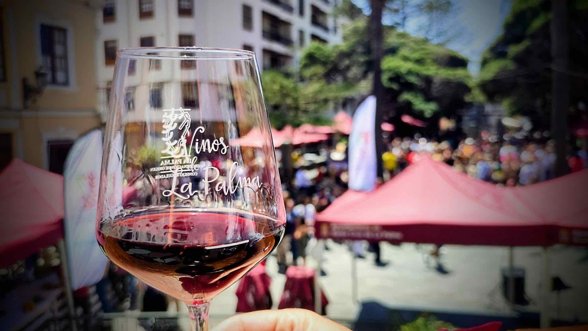 Santa Cruz de La Palma ‘saborea’ los vinos de la Denominación de Origen de La Palma