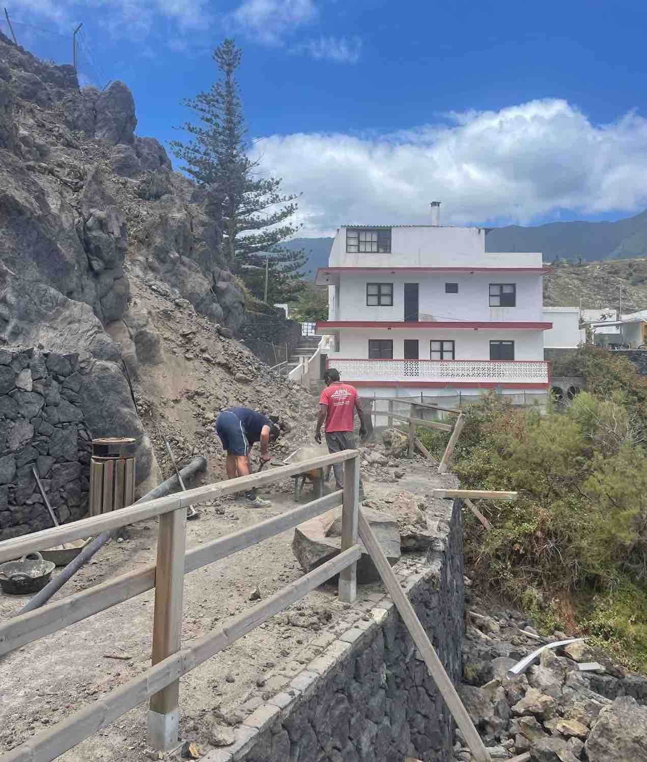 El Ayuntamiento de Breña Baja rehabilita desde abril el acceso a la Playa de El Fuerte tras un derrumbe controlado