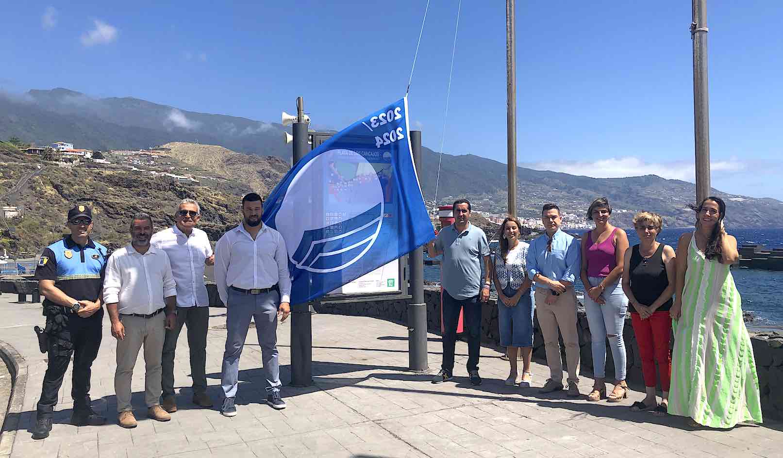 La Playa de Los Cancajos ya ve ondear la Bandera Azul 2023-2024