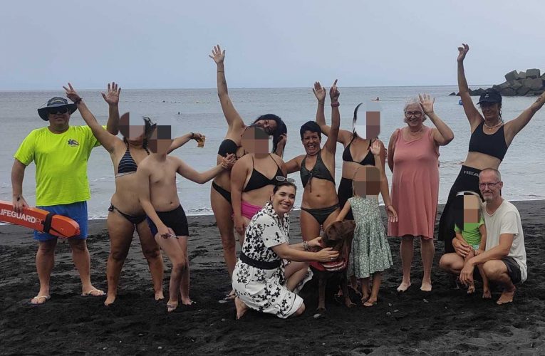 Más de 50 personas participan en el proyecto ‘Ensalitrate’ celebrado en la playa del Puerto de Tazacorte