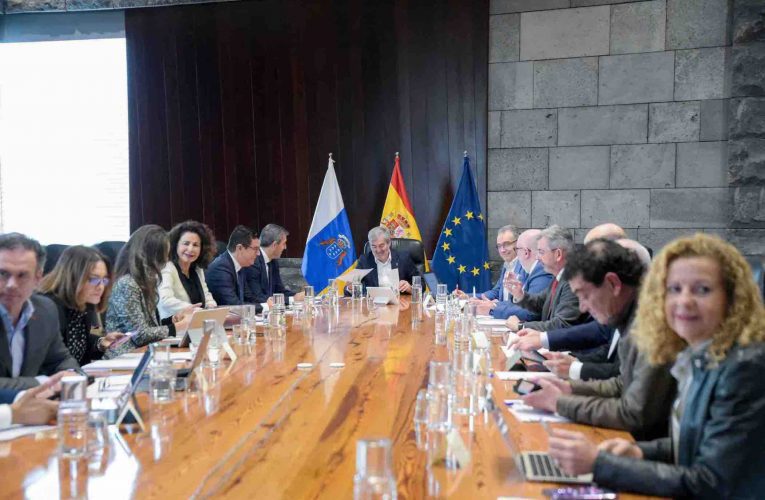 Gobierno, empresarios y sindicatos reclaman al Estado que permita a Canarias flexibilizar la regla de gasto