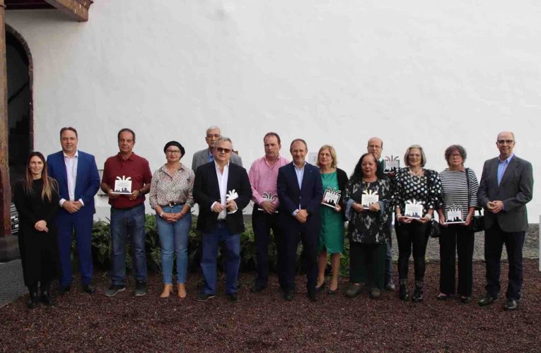 El Cabildo reconoce la labor del personal jubilado en 2023