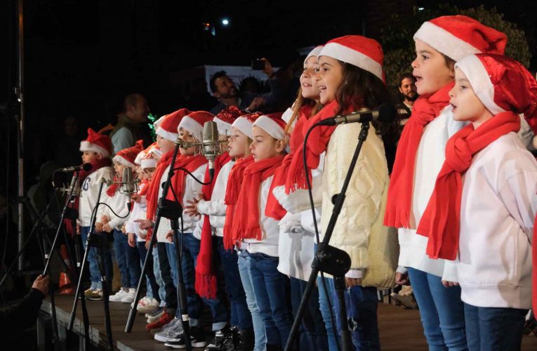 Más de 400 voces infantiles emocionan en El Paso al compás de la Navidad
