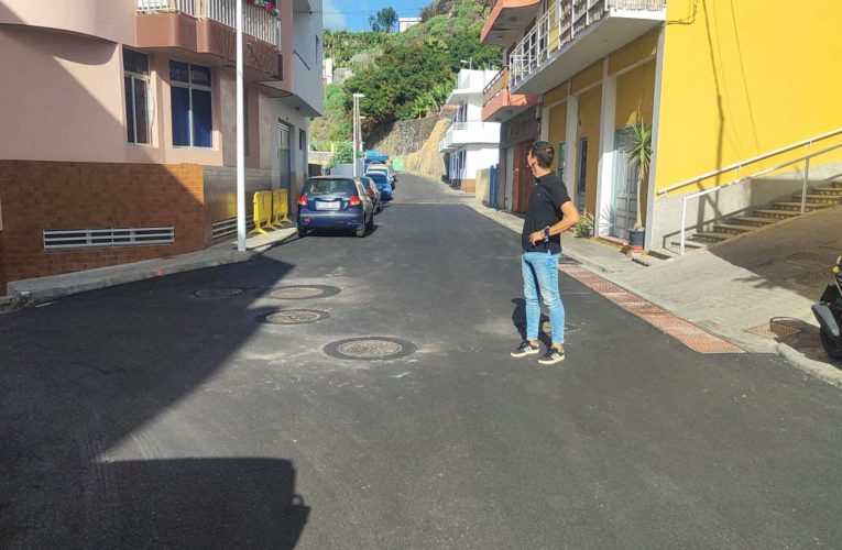 Tazacorte finaliza las tareas de asfaltado en la calle Medina Quesada y en la Carretera de San Borondón