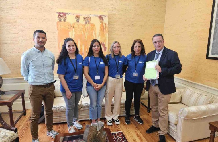 Poli Suárez reitera su compromiso con la reconstrucción del CEIP La Laguna