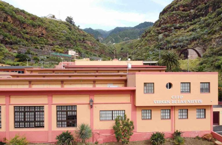 El Gobierno de Canarias invierte cerca de 160.000 euros en la reparación de la cubierta del CEIP Virgen de las Nieves, en La Palma 