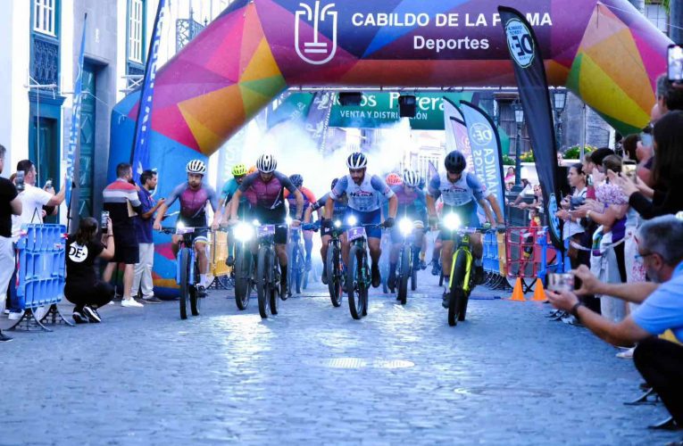 Una veintena de ciclistas disputan la séptima edición de la XC Night Urban de Santa Cruz de La Palma, pionera de Canarias
