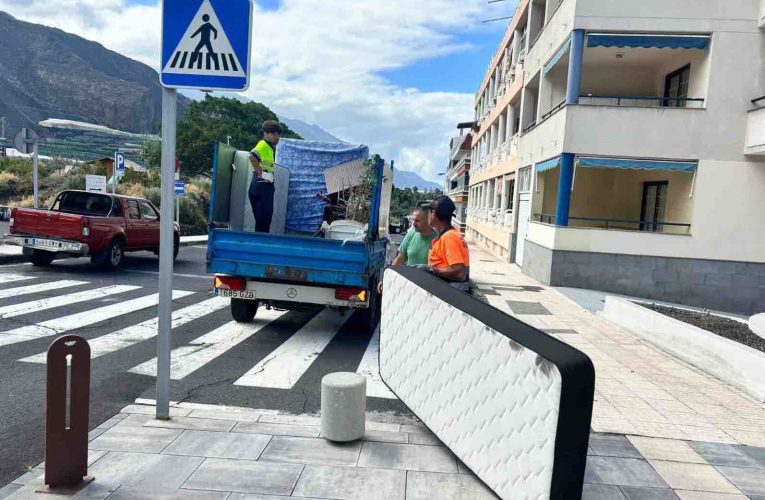 La recogida de enseres voluminosos facilita las labores de limpieza a las familias de Puerto Naos