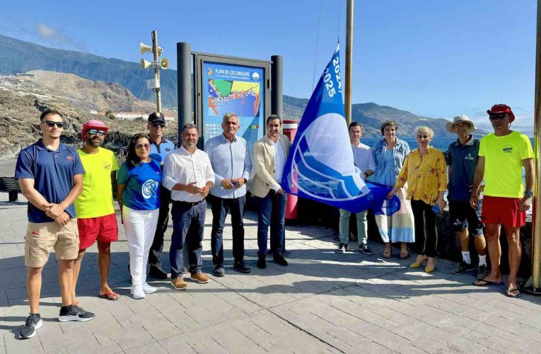 La Bandera Azul ondea nuevamente en la Playa de Los Cancajos