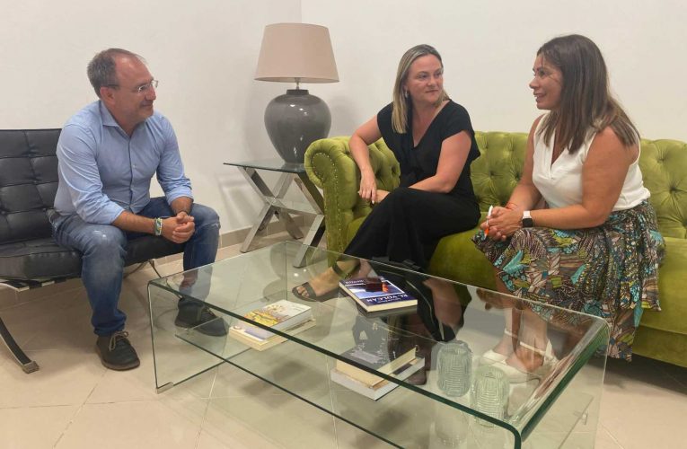 El Cabildo y la cónsul general de Reino Unido ponen en valor la relación histórica de ambos territorios