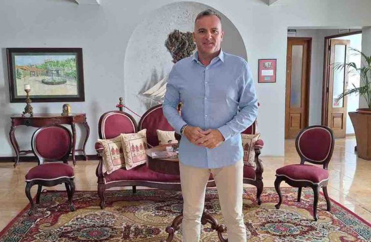 David Ruiz celebra el desbloqueo del dique martillo del Puerto de Tazacorte tras diez años de reivindicaciones