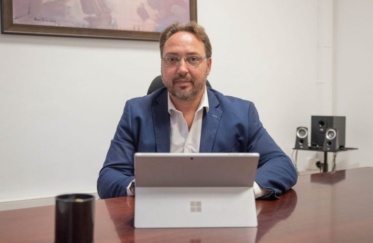 El Cabildo abonará el pago de las guardias y localización a los trabajadores del servicio de Infraestructuras y a los facultativos médicos de Dolores y La Dehesa