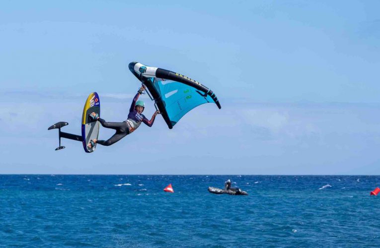 Richard Antonio Díaz Jiménez, ganador del concurso de fotografía de la concejalía de Playa dedicado al campeonato del mundo juvenil de wingfoil