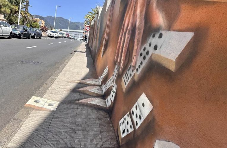 Un nuevo mural urbano dedicado a las personas mayores decora la calle de El Pilar de Santa Cruz de La Palma 