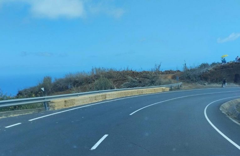 El Cabildo dona las pacas de paja usadas para la seguridad de la subida en moto a Barlovento al sector ganadero de la Isla