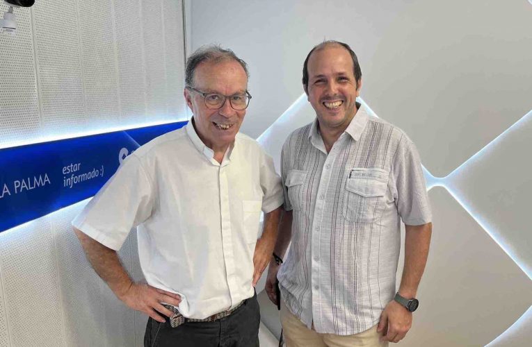 La radio como altavoz de la esperanza: Francisco Hernández conduce un emotivo espacio sobre la Virgen, la fe y la labor de Cáritas en la Bajada de 2025