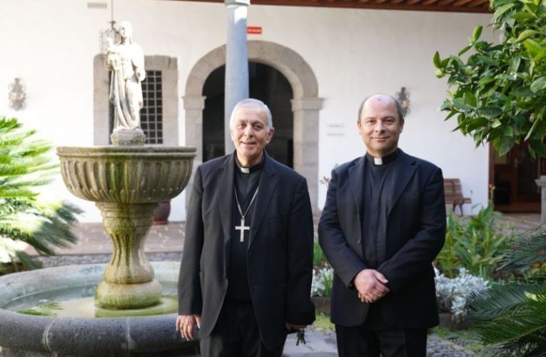 El obispo Eloy Santiago destaca la “vida de entrega” de Bernardo Álvarez y llama a vivir su partida desde la esperanza cristiana