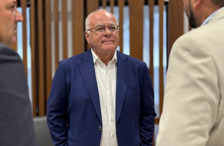 Cabrera: “El Cabildo más caro de la historia frena la inversión pública”