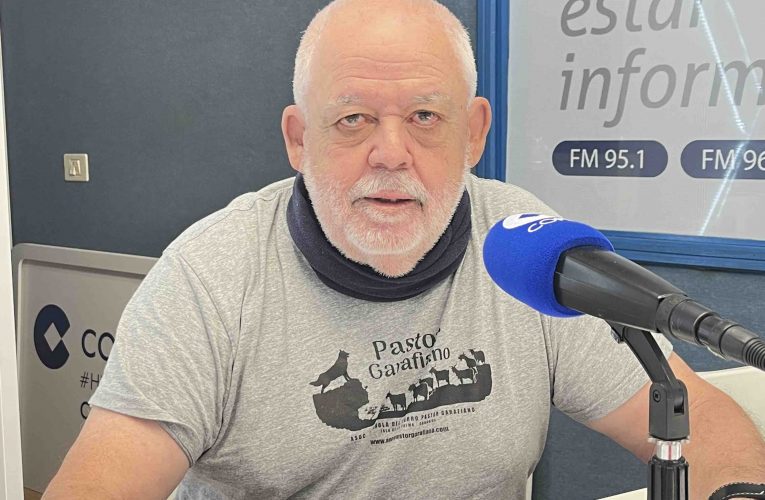 Juan Capote vuelve al directo tras “la aventura” de una camada de pastor garafiano y presenta un libro sobre la trashumancia en la Caldera
