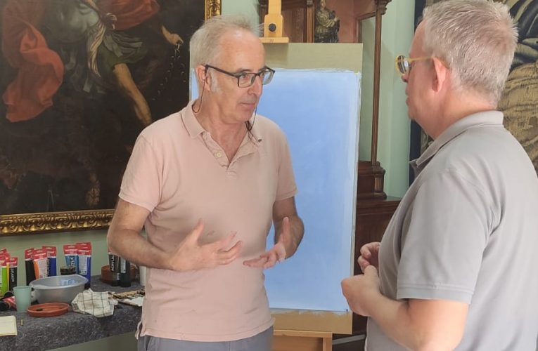 Jorge Fin convierte la Hacienda de Abajo en un taller abierto a la naturaleza y al arte contemporáneo